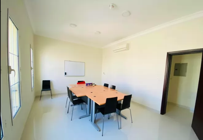 Commercial Ready Property U/F Full Floor  for rent in Al-Dafna , Doha-Qatar #7385 - 1  image 